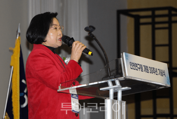 이선옥 인천광역시의회 제1부의장이 25일 오전 송도컨벤시아 프리미어볼룸에서 열린 인천연구원 개원 30주년 기념식에서 축사를 하고 있다. 2026.03.25. / 투어코리아 이창호 기자