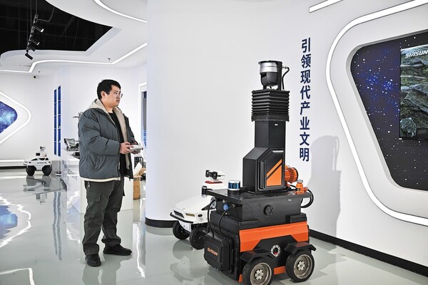 A staff member of Tianjin Siasun Intelligent Technology operates a mine inspection robot in the Beijing-Tianjin Zhongguancun Tech Town in Tianjin. A staff member of Tianjin Siasun Intelligent Technology operates a mine inspection robot in the Beijing-Tianjin Zhongguancun Tech Town in Tianjin.