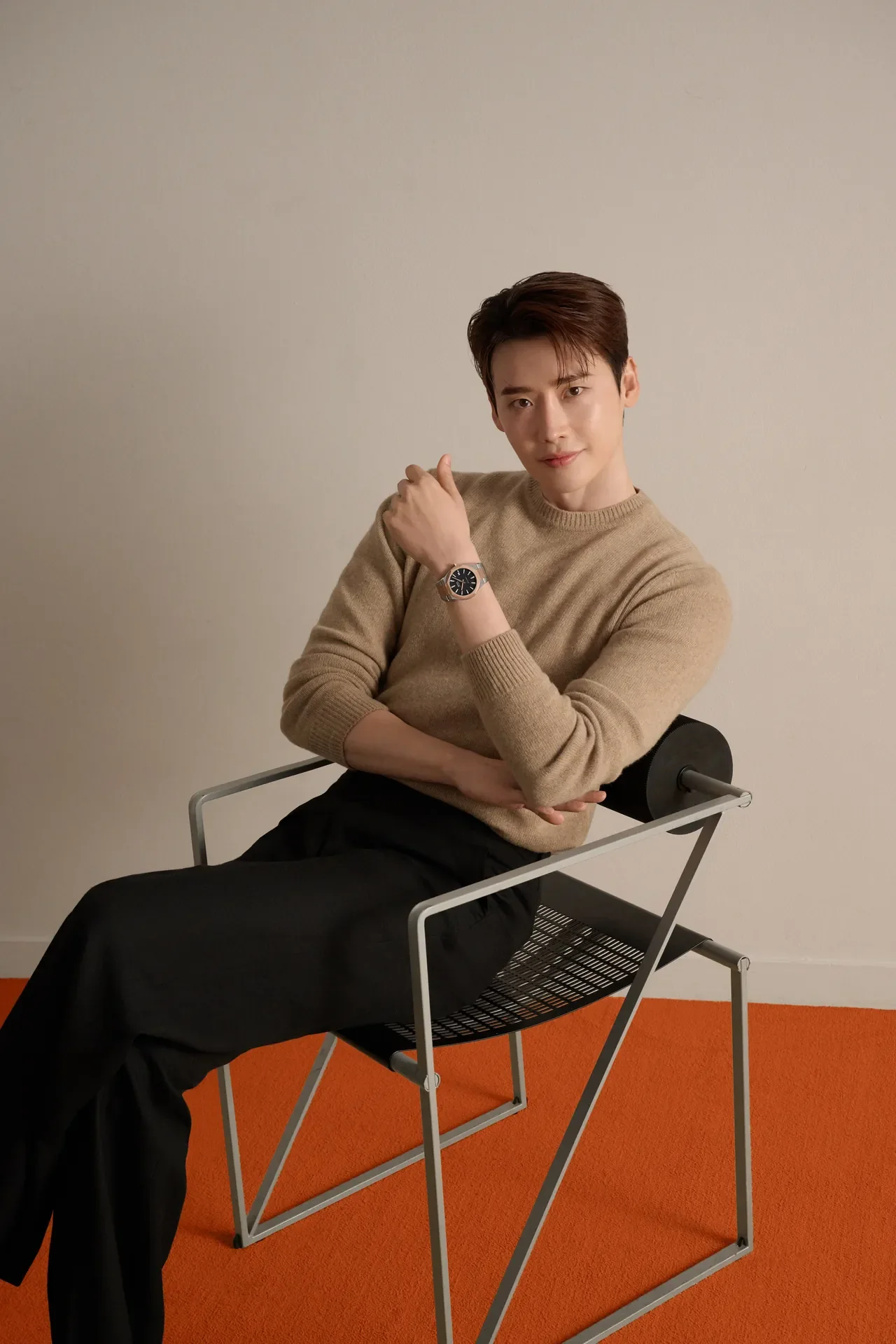 /사진=미도, '멀티포트 8 원-크라운' 투톤 모델 출시... 현대적 재해석 강조