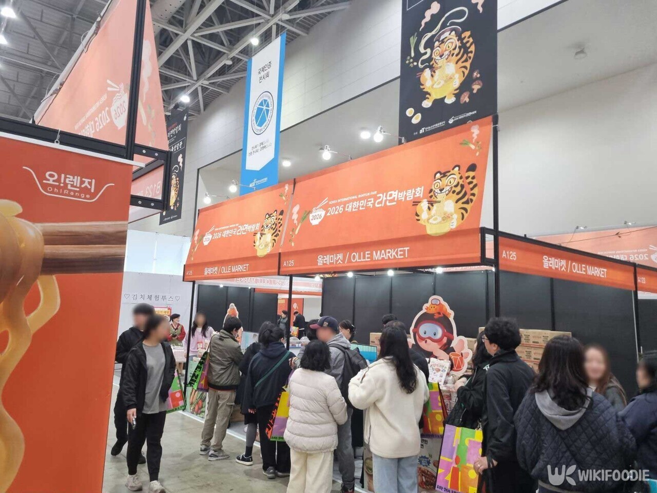 오전 10시부터 시작된 라면박람회에 사람들이 즐비한 모습. / 위키푸디