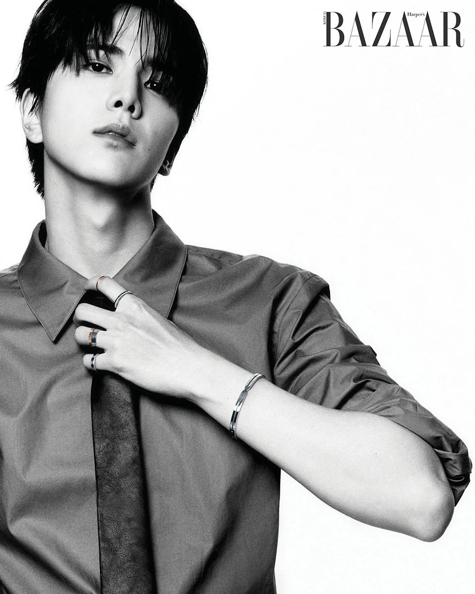 골든듀 '루미너스·듀에버' 목걸이·팔찌·반지 레이어드 — 블랙 재킷 스타일링 /사진=골든듀