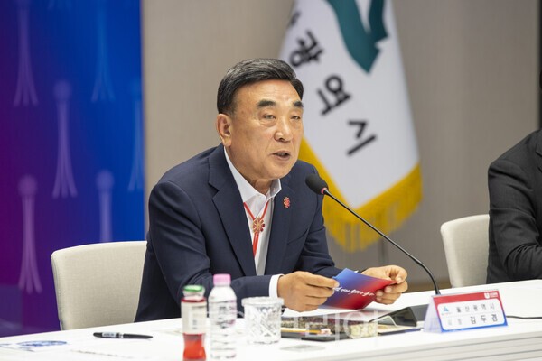 인사말을 하고 있는 김두겸 울산시장/사진-투어코리아 김교환 기자