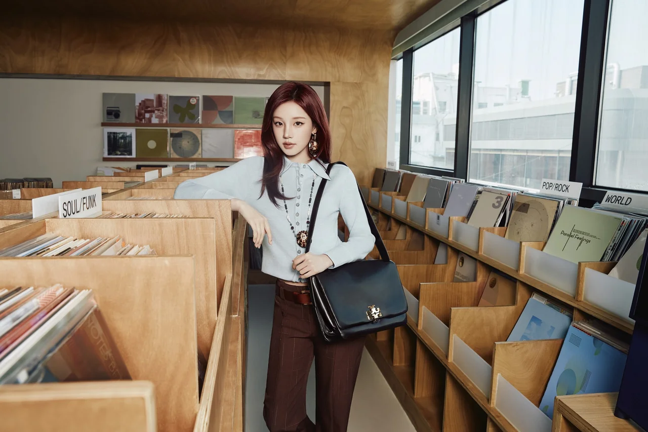 /사진=토리버치, 우기 협업 2026 봄 캠페인 공개