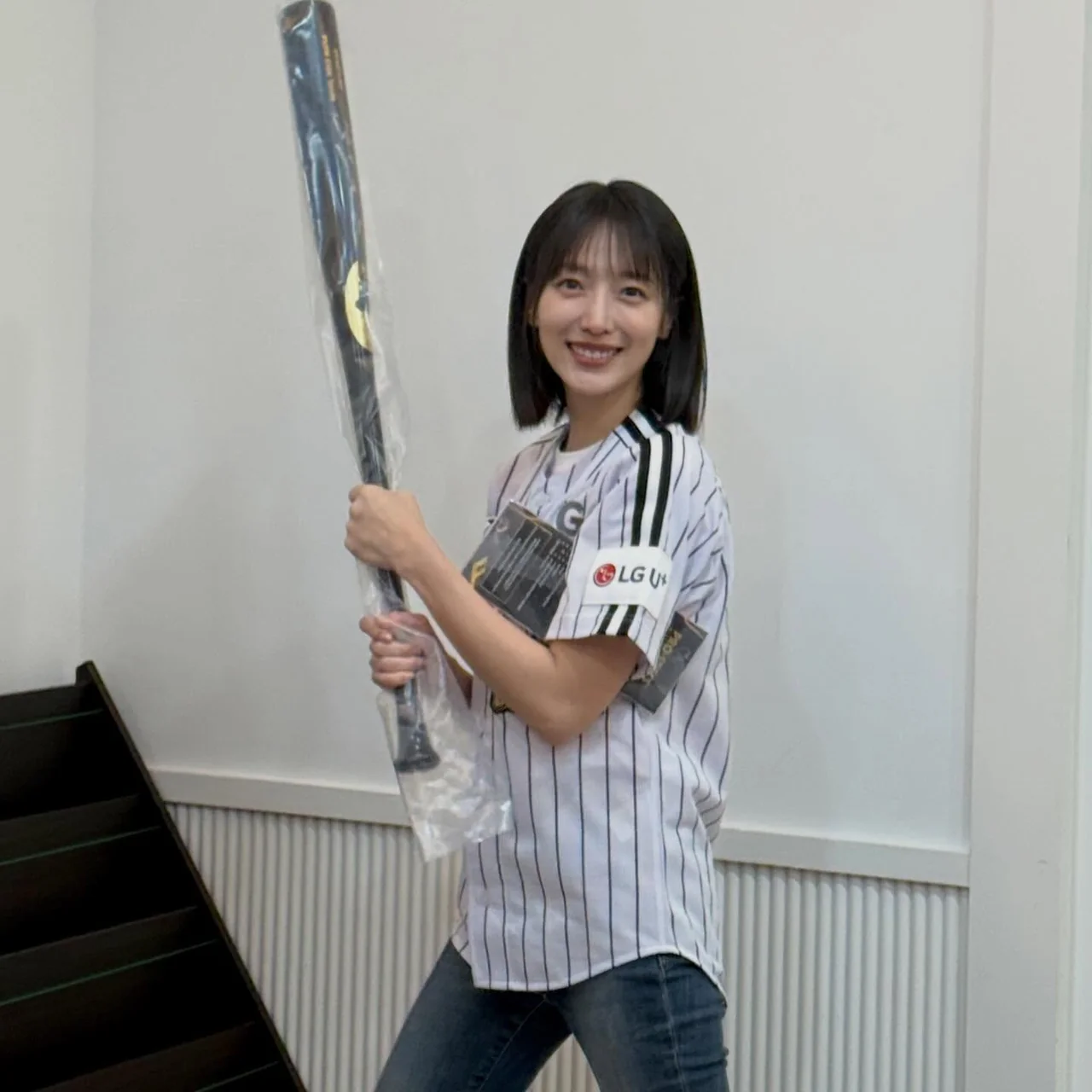 넘버링 17번 | 자신의 이름과 등번호가 새겨진 뒷모습에서 느껴지는 시구자의 열정 /사진=표예진 인스타그램