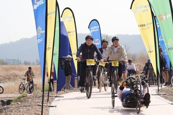 나주시가 지난 2일 광주~나주~화순을 잇는 자전거길을 조성하고 개통식을 개최했다. /사진-나주시