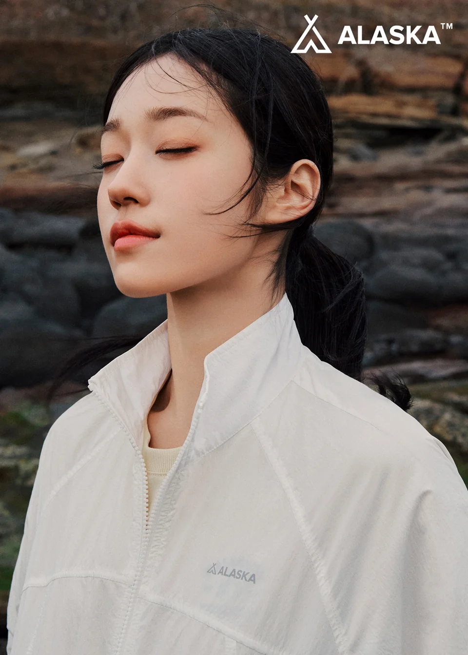 /사진=알래스카, 경량 바람막이 출시…노윤서와 얼리 썸머 제안