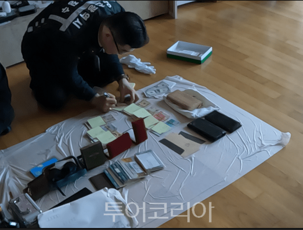 인천광역시 고액 체납자 전담반인 ‘오메가(Ω) 추적 징수반’고의적 납부 회피자를 대상으로 강도 높은 가택수색으로 명품 등 동산을 압류하고 있다.