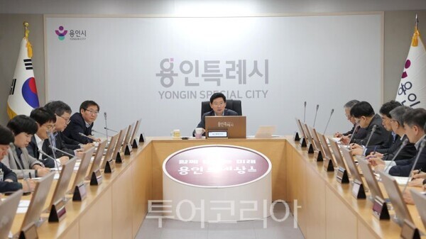 용인특례시 간부회의 모습/투어코리아뉴스 정명달 기자