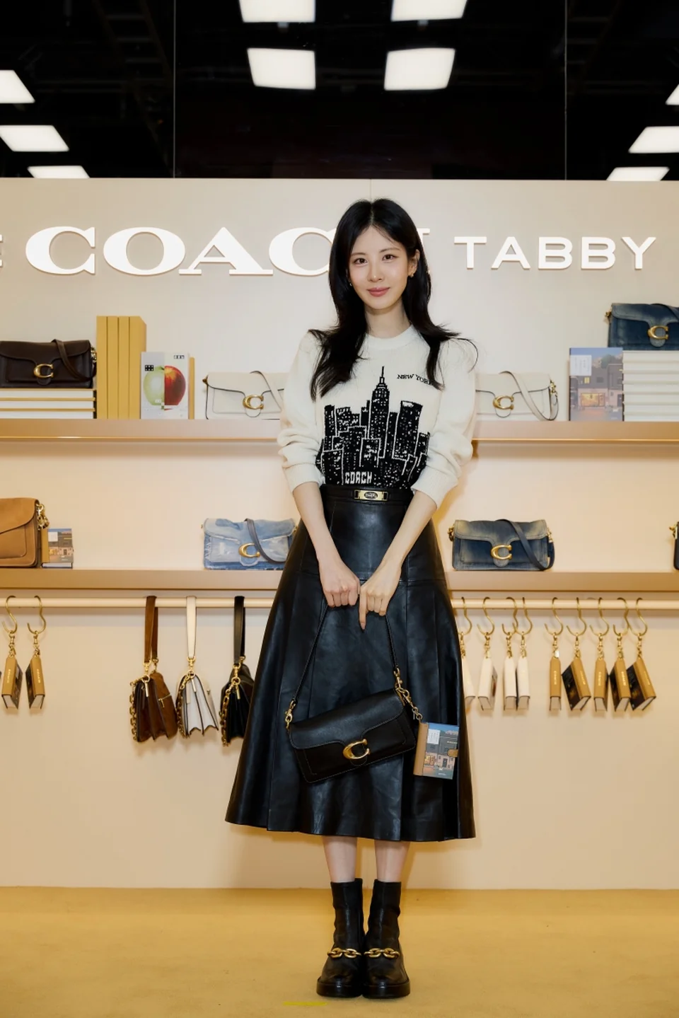 /사진=코치, 더현대 서울에 '스프링 태비샵' 오픈...2026 봄 캠페인 기념