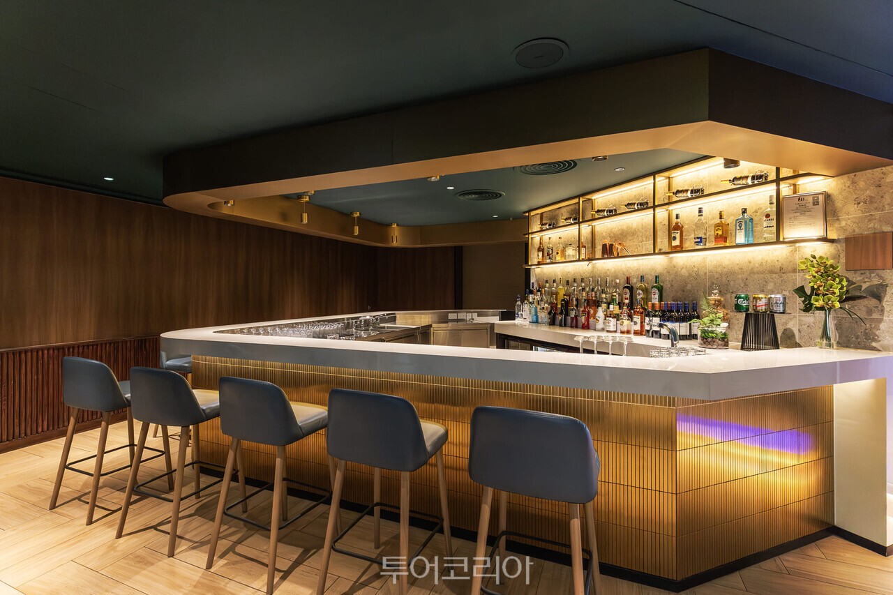 사진-콜린슨 인터내셔널 신한카드 앱 첫 도 콜린슨 인터내셔널, 한국 시장 맞춤 라운지키 패스 솔루션 강화