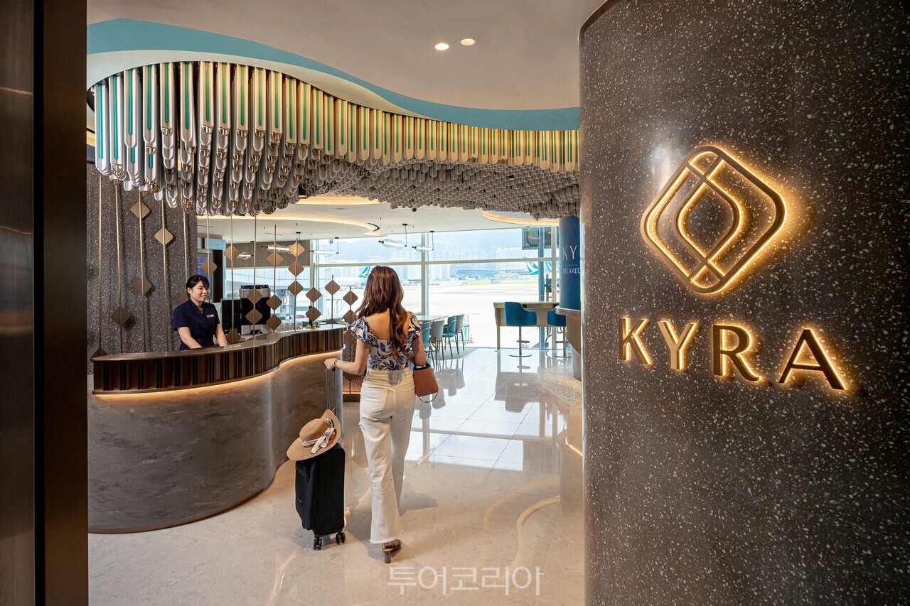 사진-콜린슨 인터내셔널 신한카드 앱 첫 도 콜린슨 인터내셔널, 한국 시장 맞춤 라운지키 패스 솔루션 강화