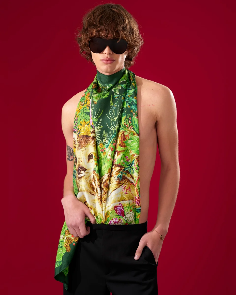 /사진=구찌, '아트 오브 실크' 새 챕터 공개… 뎀나 디렉터 스카프 재해석