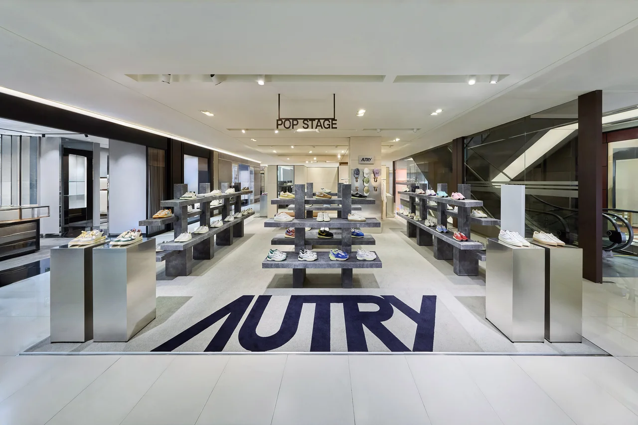 /사진=오트리, 현대百 압구정본점 팝업 오픈…주력 스니커즈 선봬