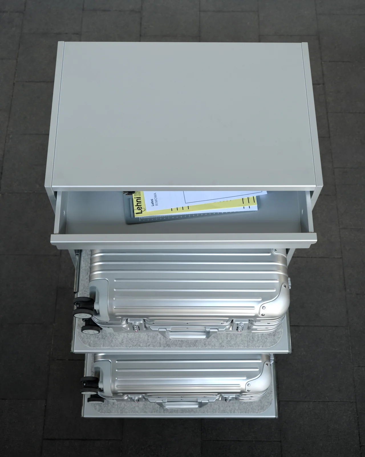 /사진=리모와, 레니와 알루미늄 수트케이스 수납 솔루션 한정판 공개