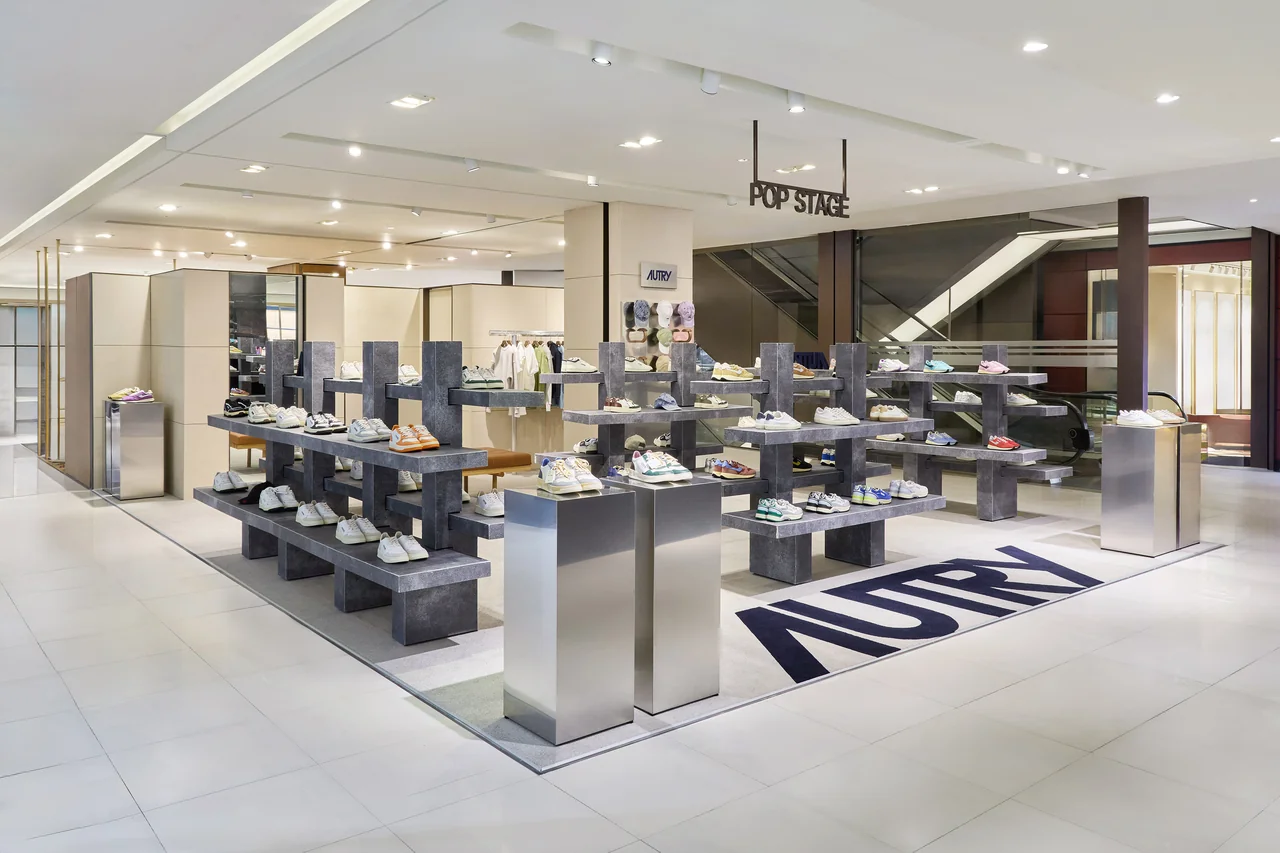 /사진=오트리, 현대百 압구정본점 팝업 오픈…주력 스니커즈 선봬