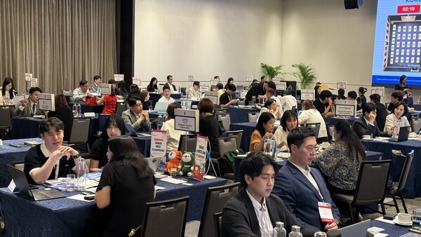 코리아 MICE 로드쇼’에서 국내 참가 기관들과 현지 바이어의 비즈니스 상담/사진=한국관광공사