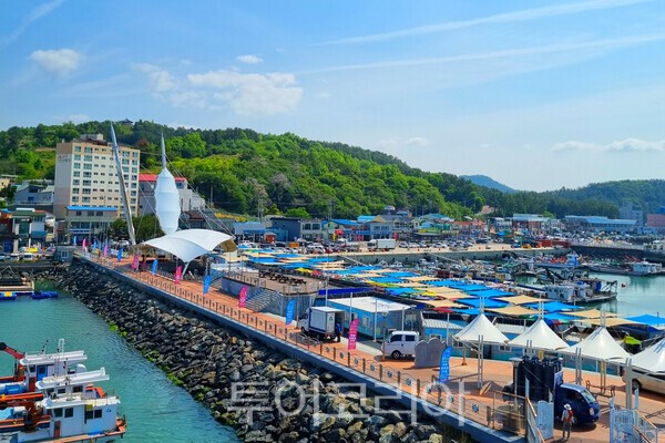 마량놀토수산시장 전경. /사진-강진군