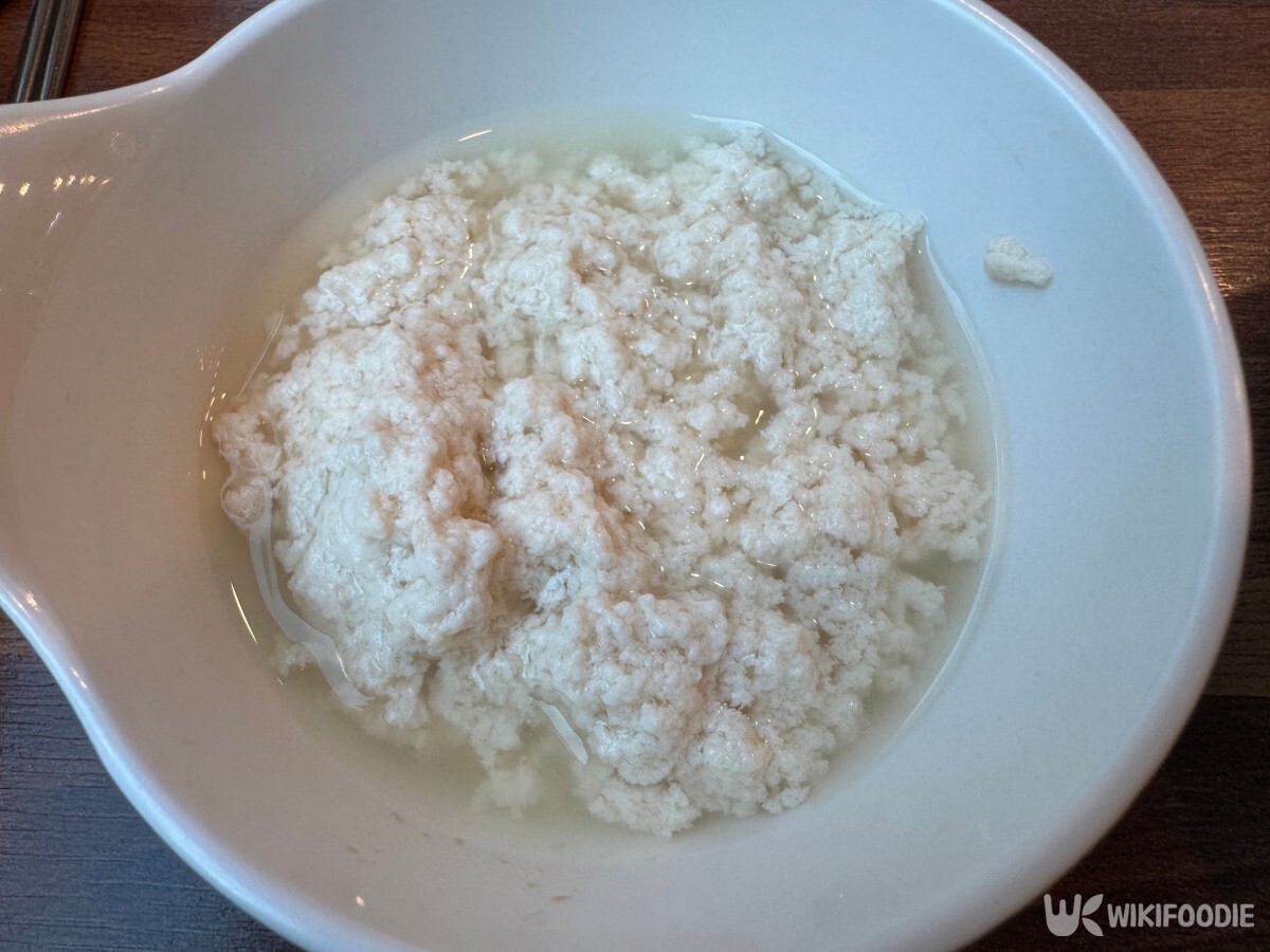 맷돌 순두부를 그릇에 담은 모습. / 위키푸디