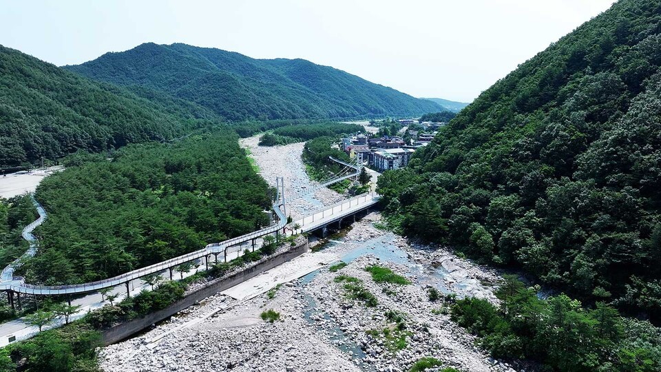 스카이워크와 출렁다리/사진=속초시