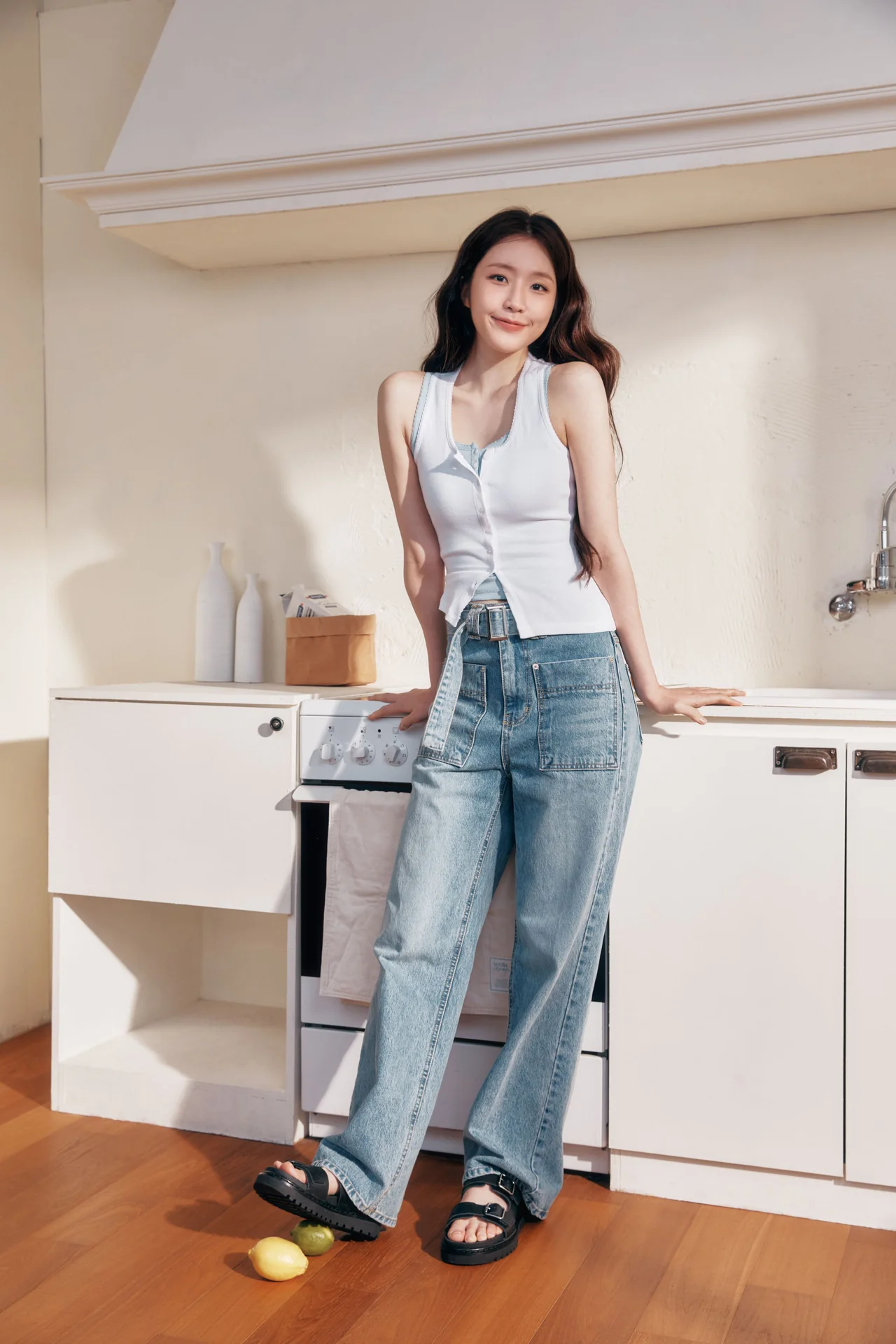 /사진=락포트, 성해은과 2026 썸머 샌들 화보 공개