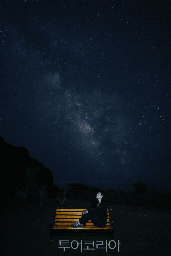 별빛투어에서는 인공 조명이 적은 환경 덕분에, 조건이 맞으면 은하수를 배경으로 한 촬영도 가능하다./ 사진- 박은하 기자
