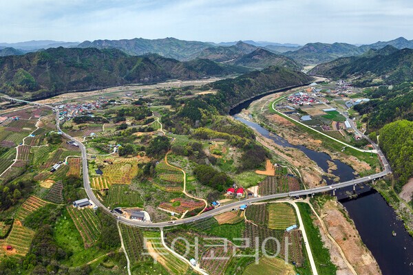 육지의 섬으로 불리는 무주 내도리 전경 / 사진_투어코리아 유지훈 기자