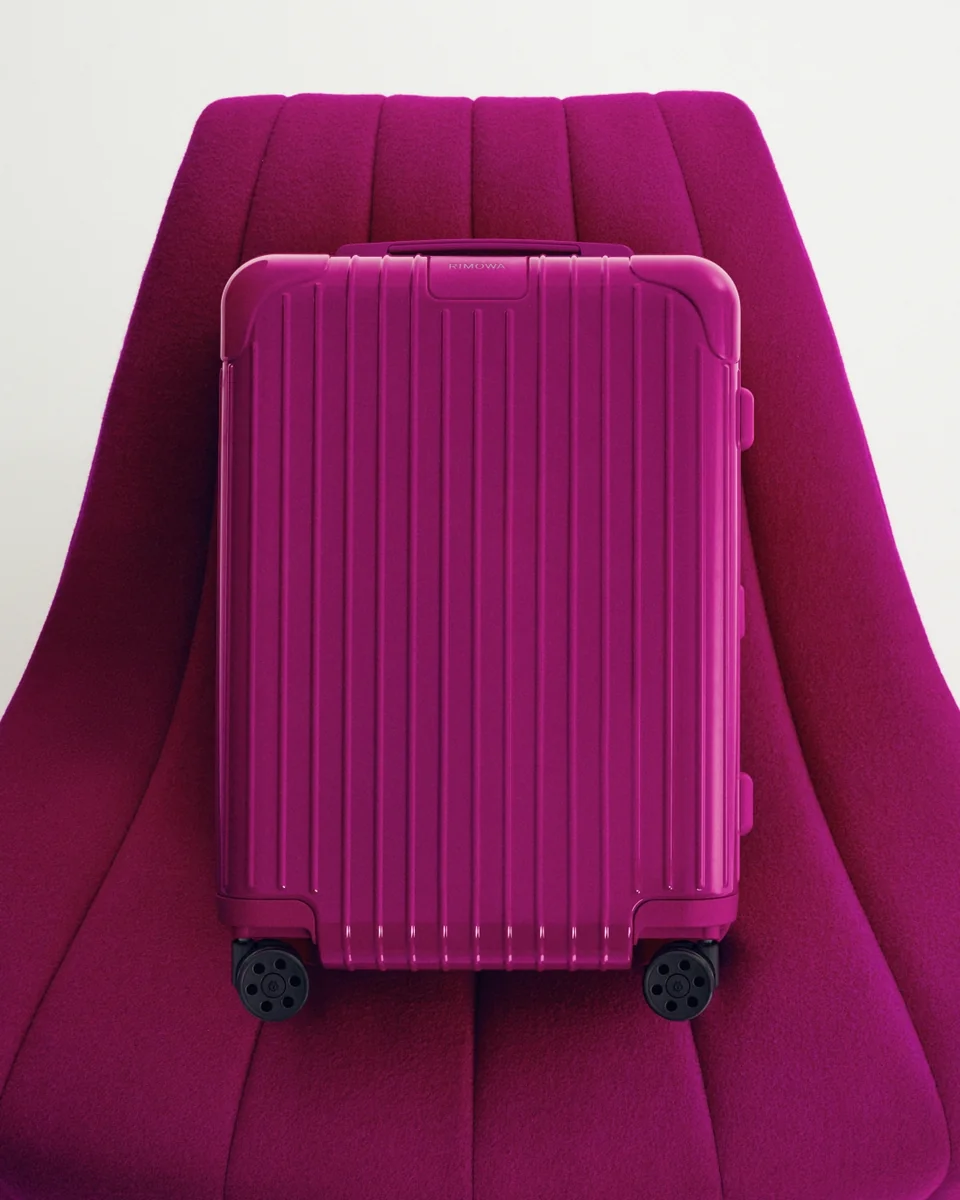 /사진=리모와, 새로운 시즈널 컬러 '오렌지 & 마젠타' 출시