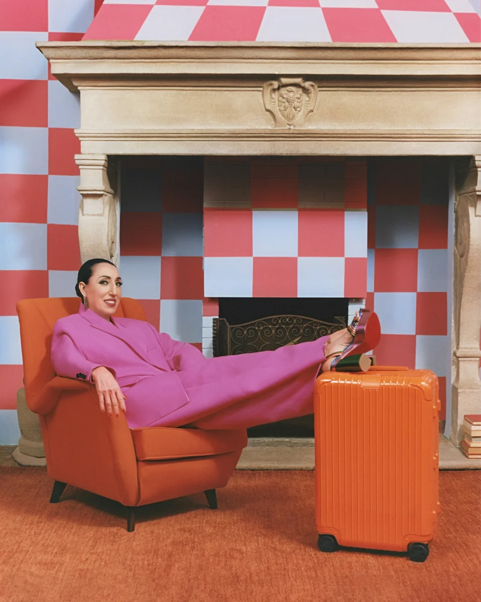 /사진=리모와, 새로운 시즈널 컬러 '오렌지 & 마젠타' 출시