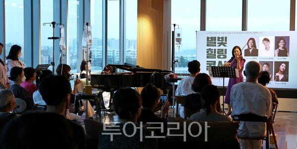 고려대학교 안암병원이 스타벅스 코리아와 함께 청년 건강 자립을 지원하는 '별빛 힐링 콘서트'를 개최