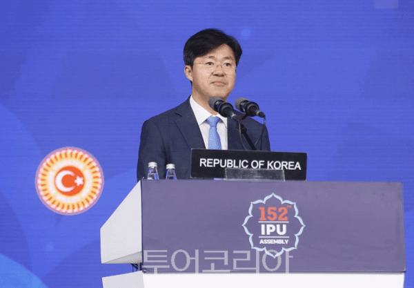 박상혁 대표단장이 18일 진행된 본회의 세션 일반토론 발표를 하고 있다.