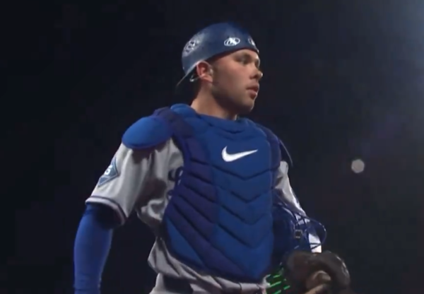 욕설하는 듯한 장면이 포착된 러싱(사진=MLB 중계방송 화면 )