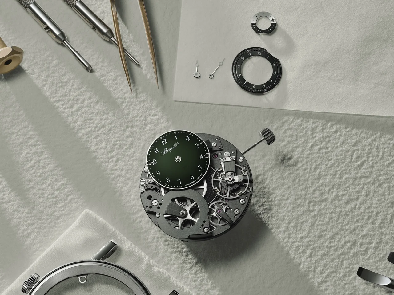 /사진=브레게 트래디션 GMT 7067, 그린 에나멜 다이얼 선봬
