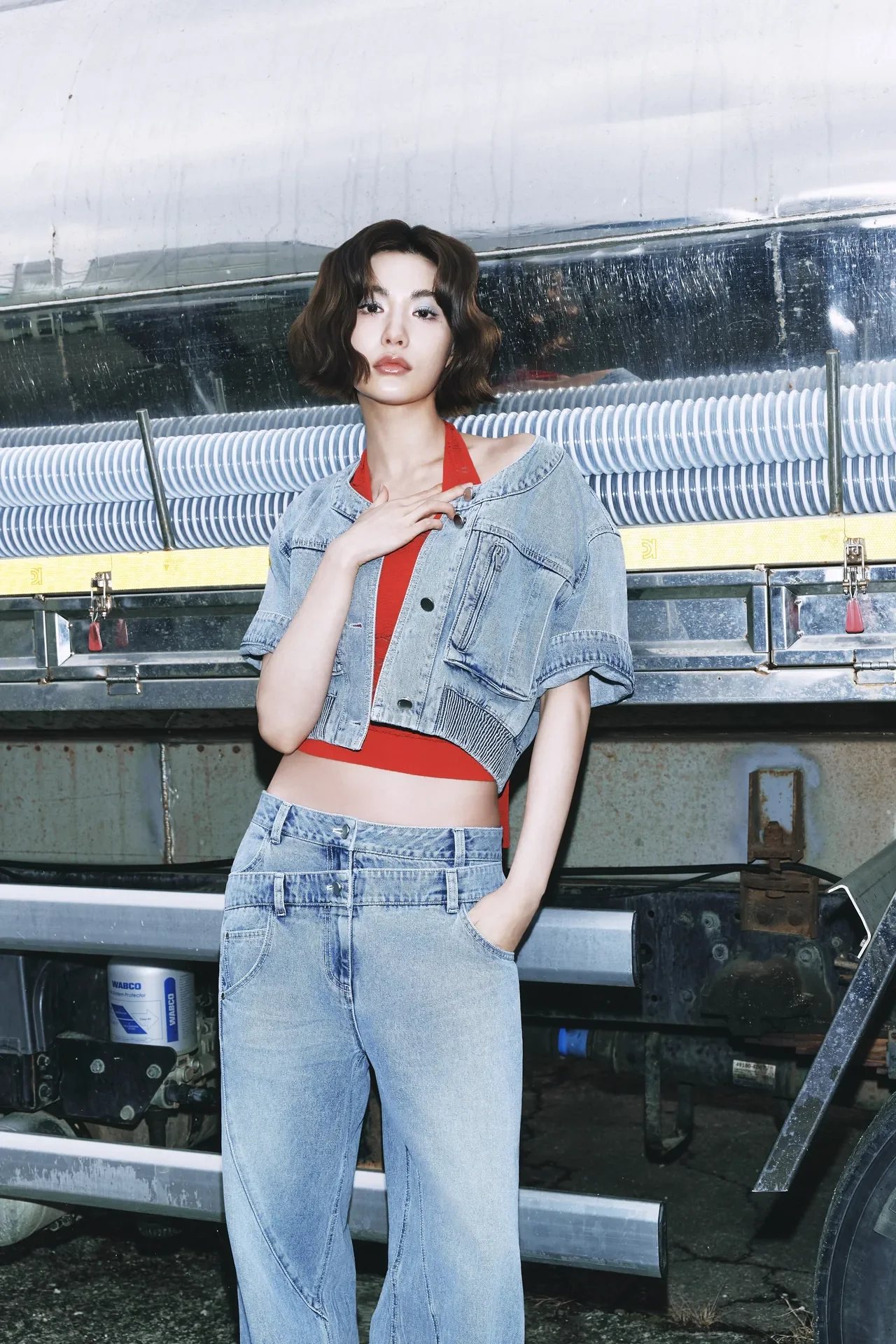 /사진=E.B.M, 2026 PRE-SUMMER 캠페인 ‘ANTIFRAGILE’ 공개