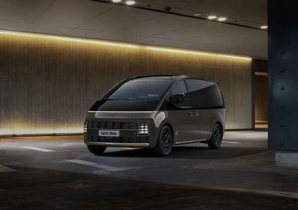 현대자동차가 23일 출시한 '더 뉴 스타리아 리무진' 트와일라잇 호라이즌 투톤 색상 외관 (사진=현대차 제공)