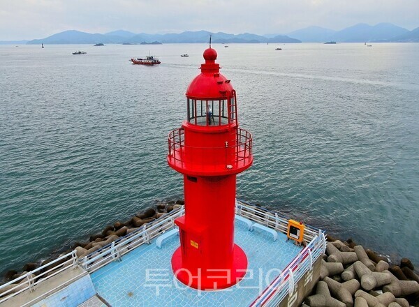 삼천포구항동방파제 등대(제공= 한국항로표지기술원)