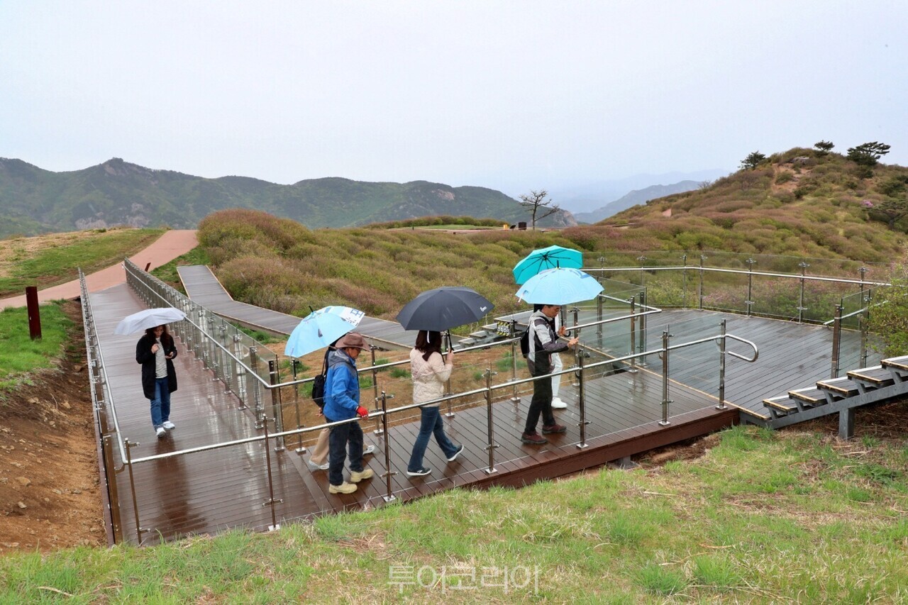 열린관광지 황매산군립공원 무장애 데크길 / 사진-한국관광공사