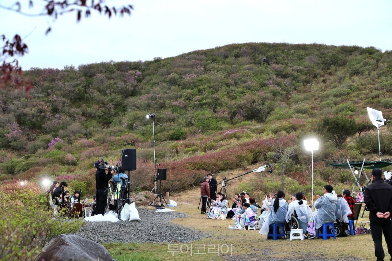 열린관광지 황매산군립공원에서 참가자들은 비긴어게인 공연을 즐겼다 /사진-한국관광공사