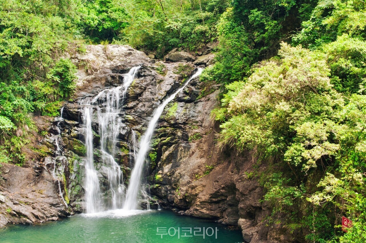 폭포와 계곡의 절경을 감상할 수 있는 솽류 삼림 유원지