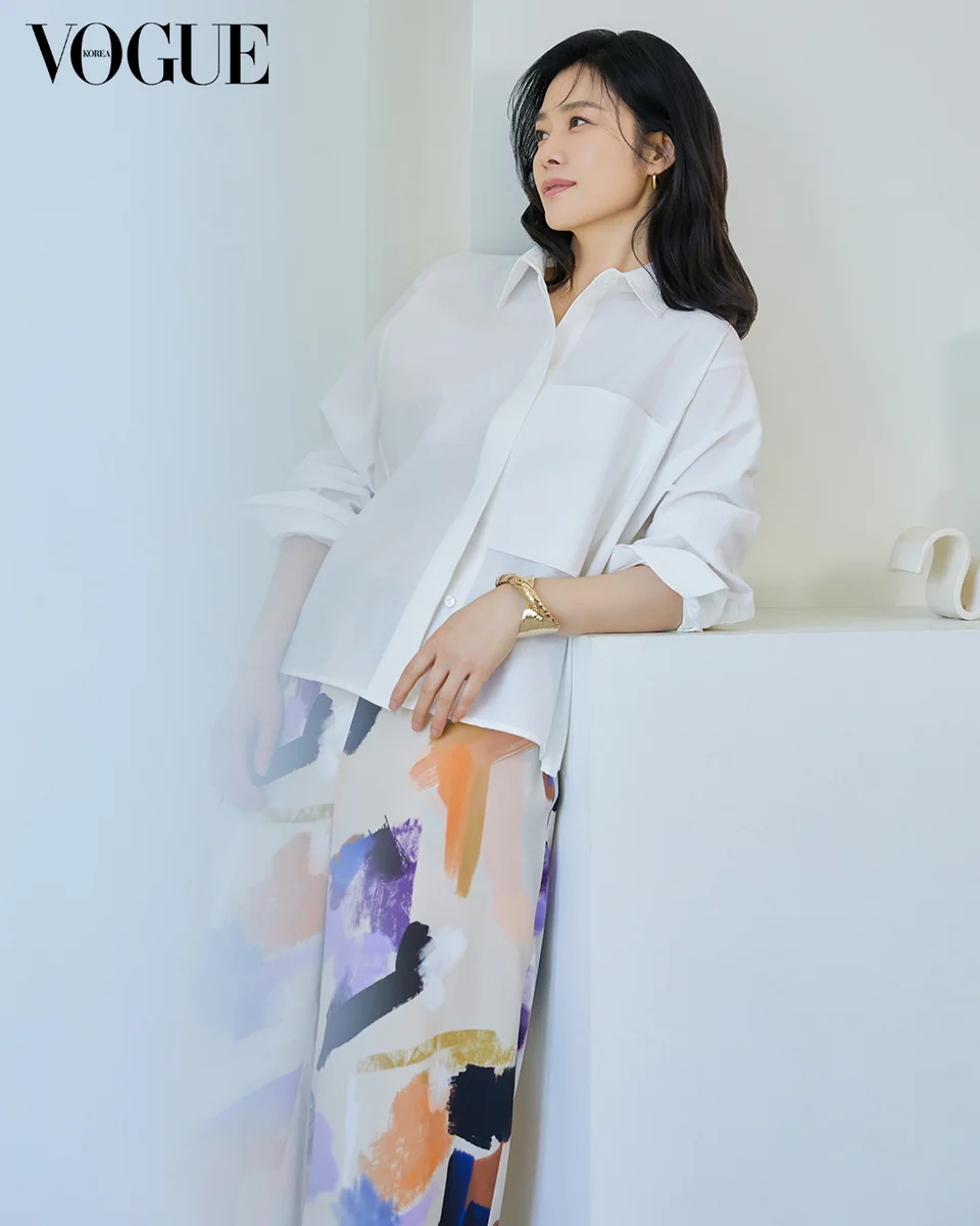 /사진=아이잗바바, 배우 김현주와 보그 화보 공개… 현대적 우아함 강조