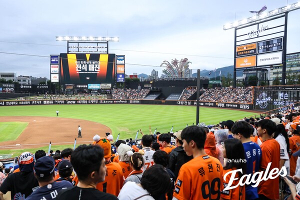 매 경기가 매진인 한화생명 볼파크(사진=한화)