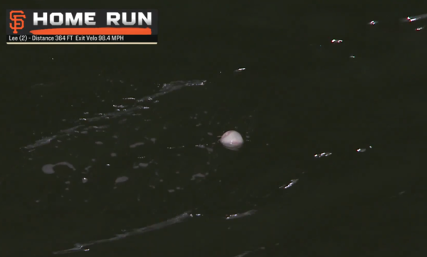 매코미 만에 떨어진 이정후의 홈런 타구(사진=중계화면 갈무리)