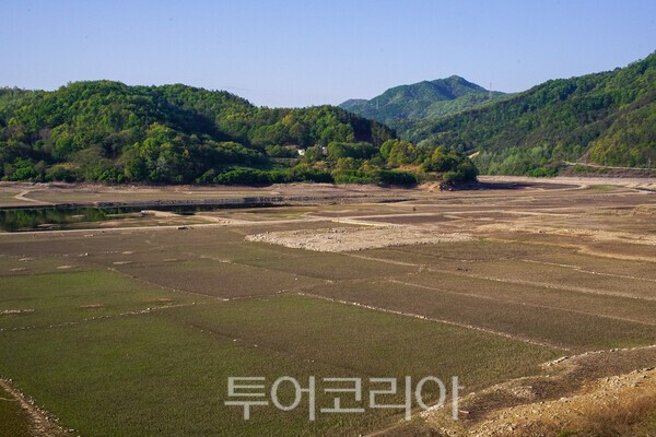 26일 촬영한 용담댐 상류 지역의 모습 / 사진_투어코리아 유지훈 기자