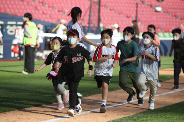 LG 트윈스가 어린이날을 맞아 내달 4일 잠실야구장 그라운드에서 ‘엘린이 피크닉’을 진행한다(사진=LG)