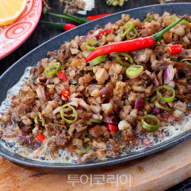 철판에 올려 먹는 돼지고기 요리 ‘시시그(Sisig)’ / 사진-필리핀관광부