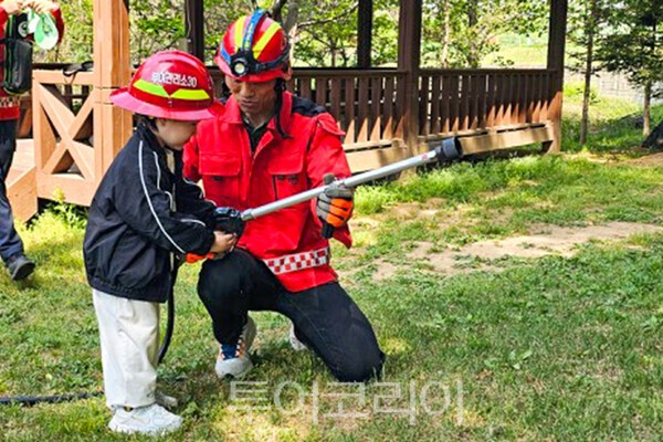 사진 / 꼬마 산불진화대의 모습_부여국유림관리소 제공