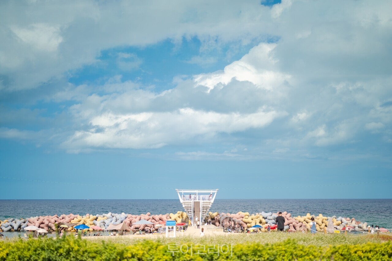 사근진 해변 멀티플 광장 / 사진-강릉시