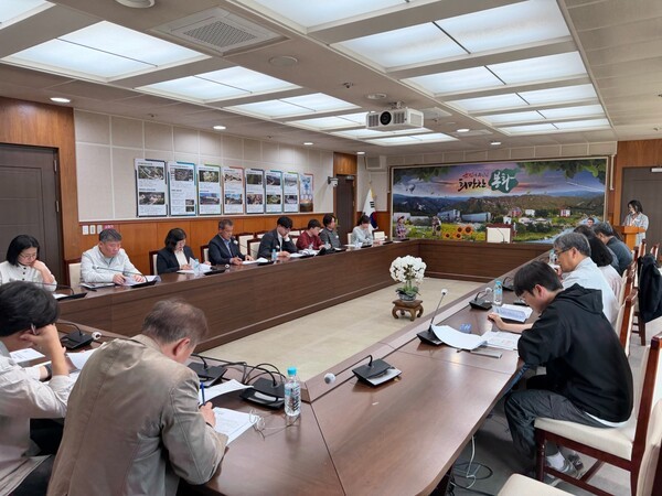 고유가 피해지원금 지급을 위한 실무 교육 모습./사진-봉화군