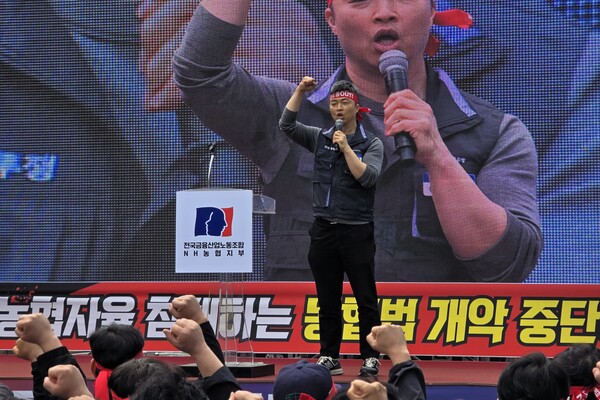 윤석구 금융노조 위원장이 28일 서울 여의도 국회의사당 앞에서 열린 '농협법 개악 저지 및 강호동 회장 퇴진 촉구 전 간부 집회'에 참석해 발언하고 있다. (사진=성상영 기자)