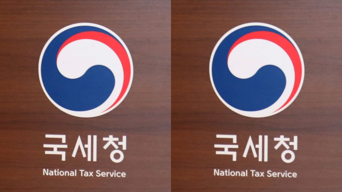 단상에 국세청 로고가 그려져 있다. / 국세청 제공