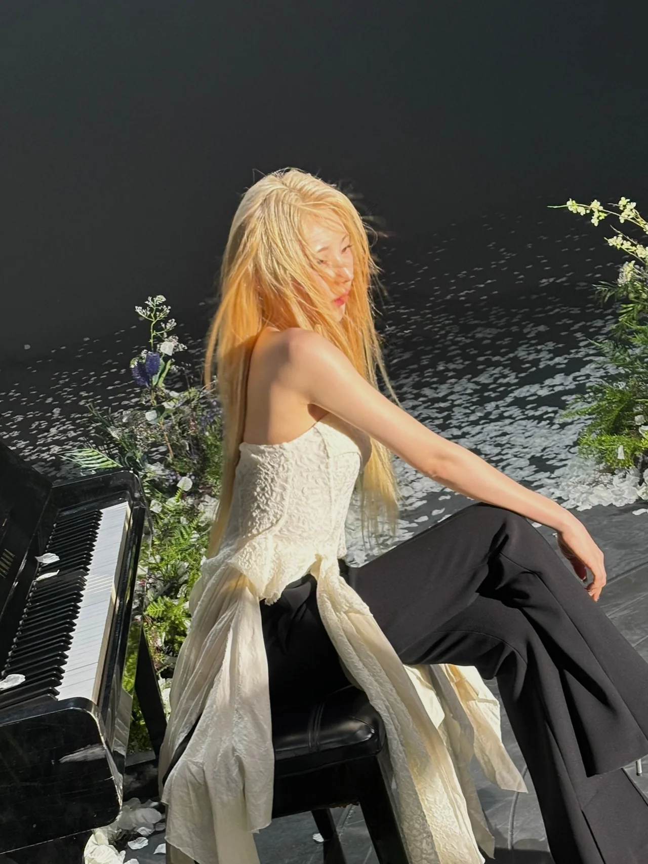 동일 의상 정면 컷 / 사진=이채연 인스타그램 (@chaestival_)